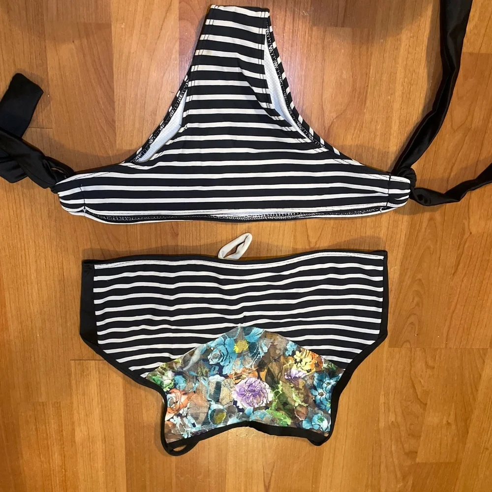 Striped bikini set - Picture 2 of 4